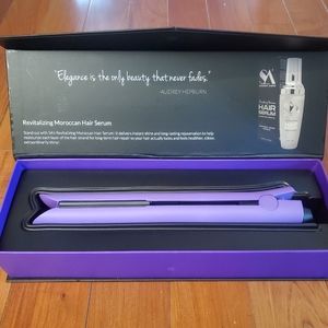 Straight ahead bionic pro ceramic flat iron. Brand New in box.
